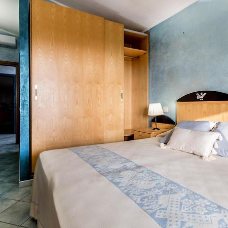 סולאנאס Hotel Villa Del Mare Solanas מראה חיצוני תמונה