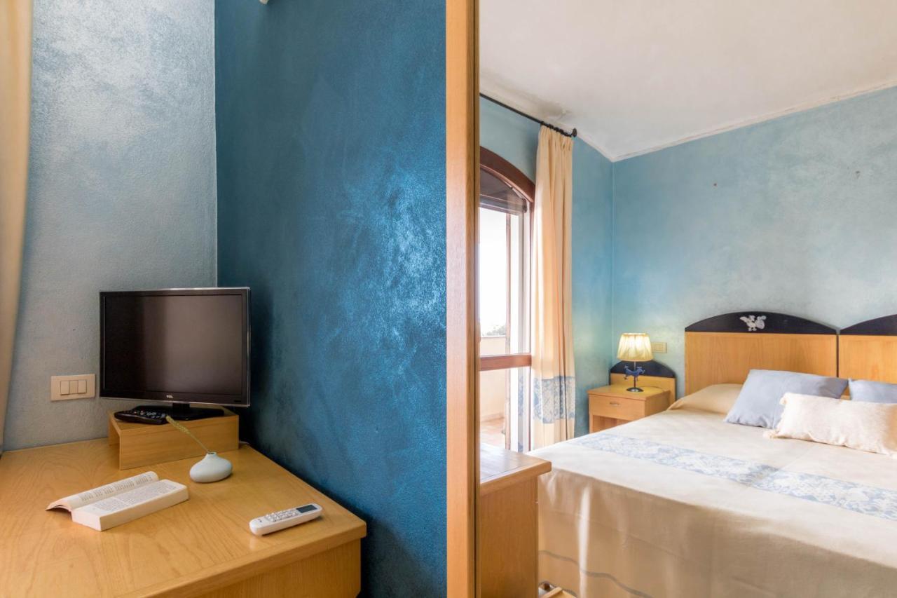 סולאנאס Hotel Villa Del Mare Solanas מראה חיצוני תמונה