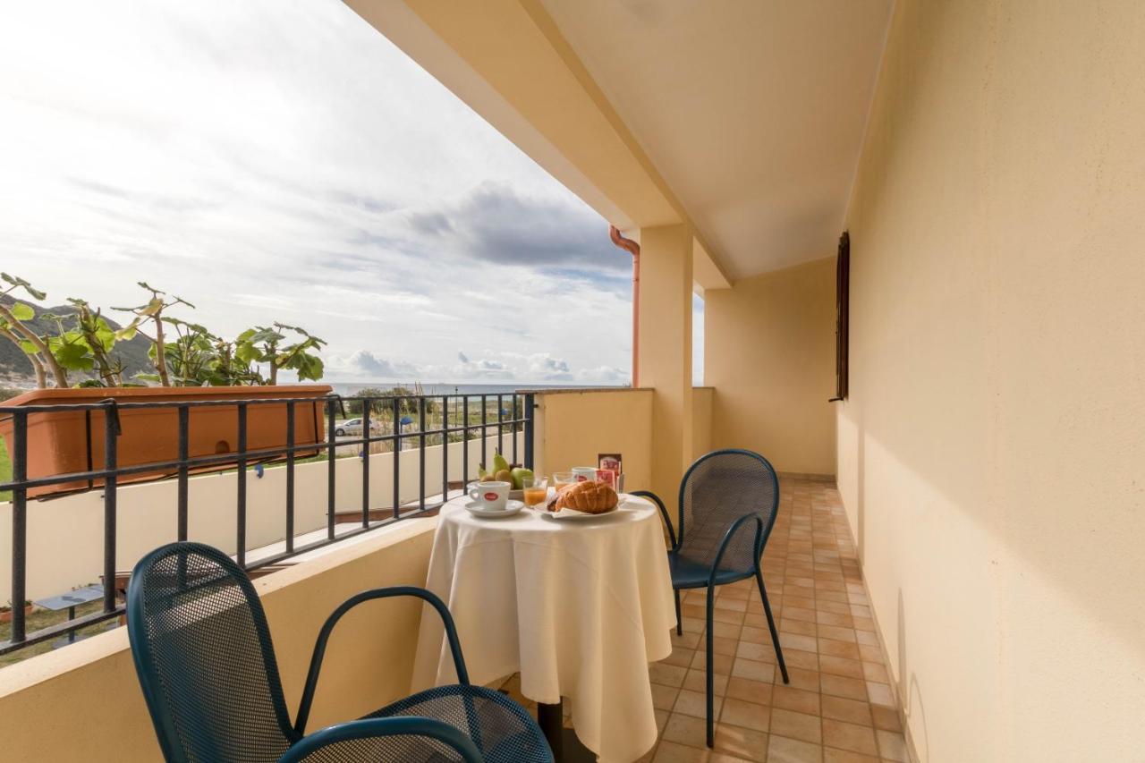 סולאנאס Hotel Villa Del Mare Solanas מראה חיצוני תמונה
