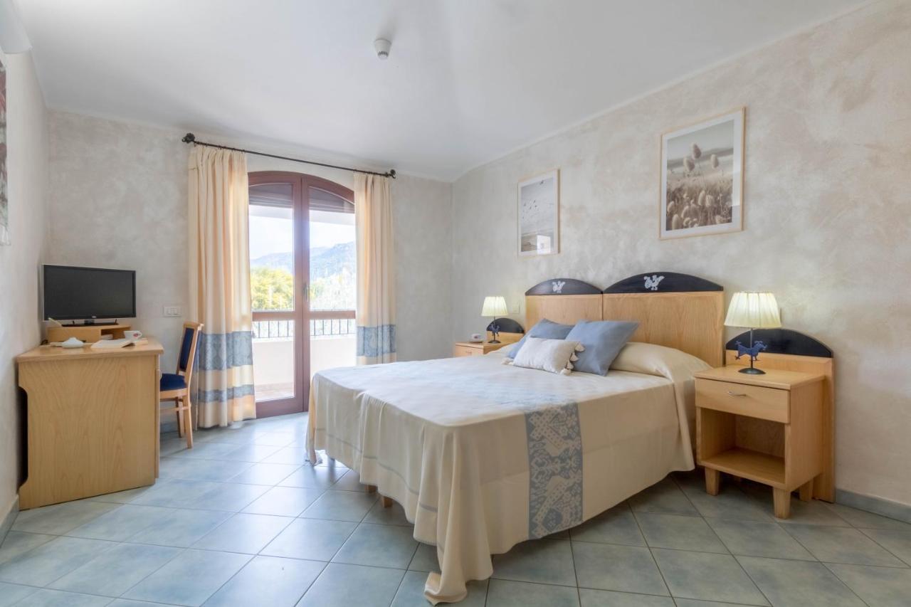 סולאנאס Hotel Villa Del Mare Solanas מראה חיצוני תמונה
