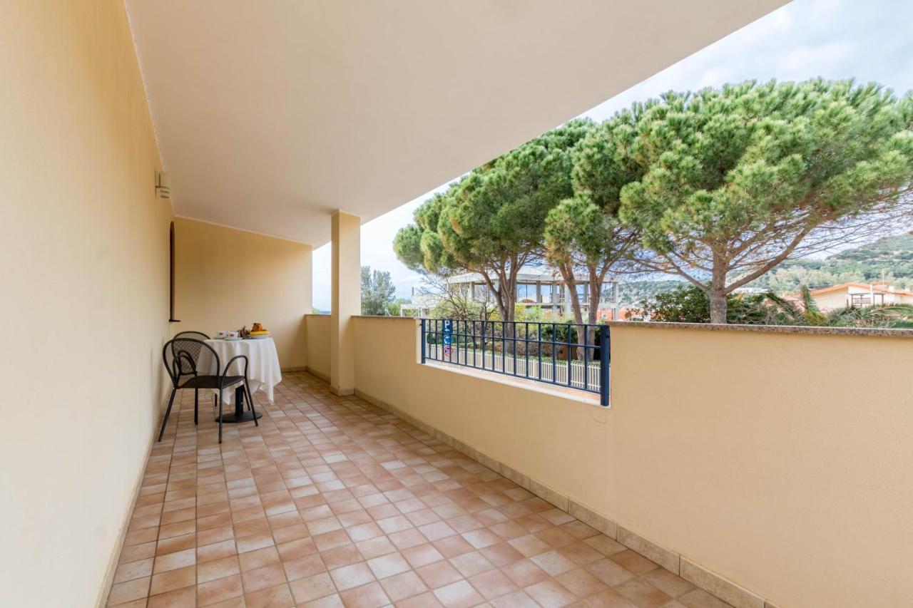 סולאנאס Hotel Villa Del Mare Solanas מראה חיצוני תמונה