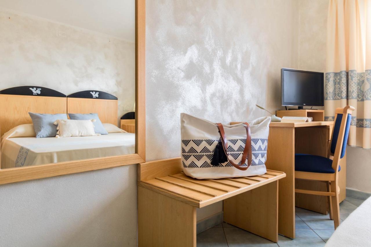 סולאנאס Hotel Villa Del Mare Solanas מראה חיצוני תמונה