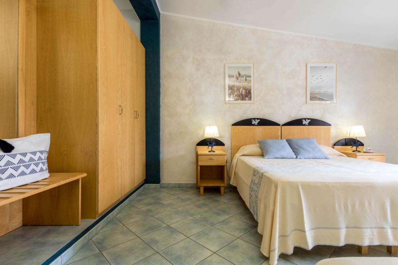 סולאנאס Hotel Villa Del Mare Solanas מראה חיצוני תמונה
