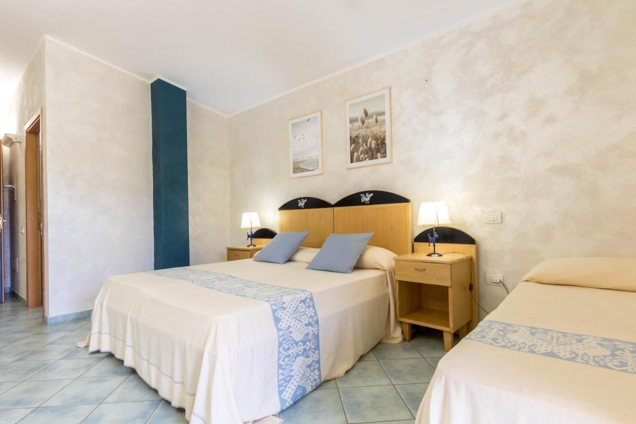 סולאנאס Hotel Villa Del Mare Solanas מראה חיצוני תמונה
