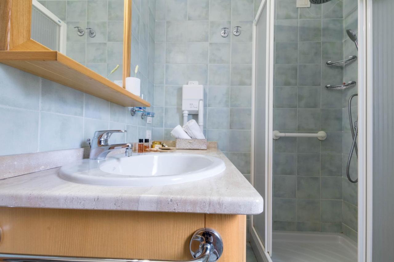 סולאנאס Hotel Villa Del Mare Solanas מראה חיצוני תמונה