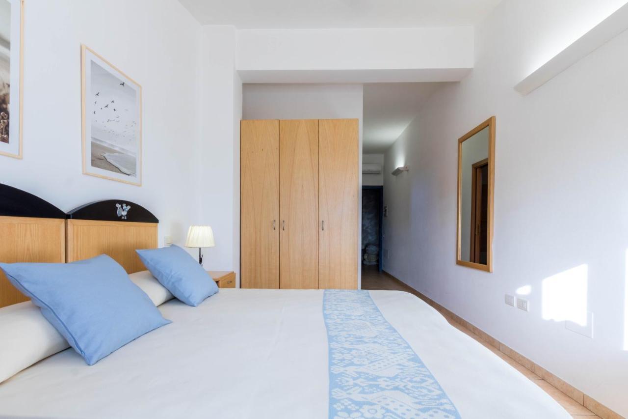 סולאנאס Hotel Villa Del Mare Solanas מראה חיצוני תמונה