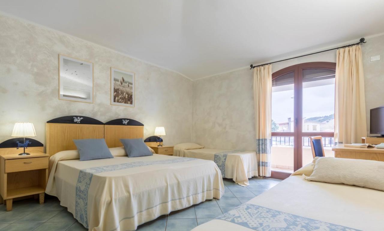 סולאנאס Hotel Villa Del Mare Solanas מראה חיצוני תמונה
