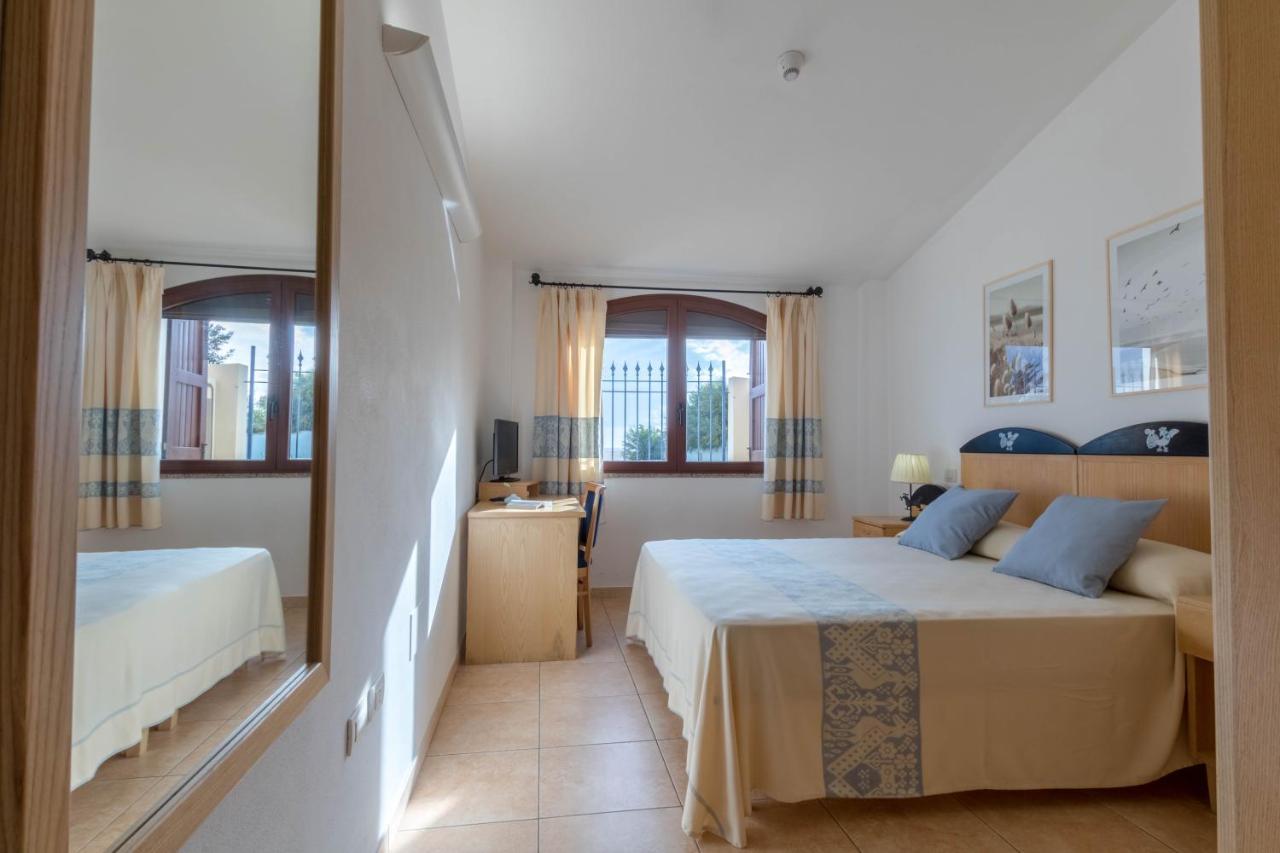 סולאנאס Hotel Villa Del Mare Solanas מראה חיצוני תמונה